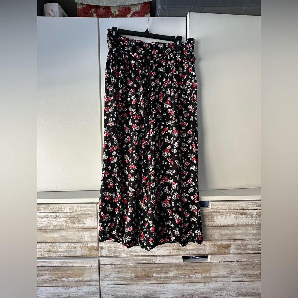 Torrid Black Floral Cropped Wide Leg Pants